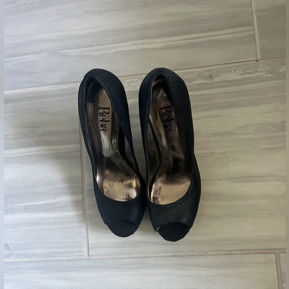 Reba peep toe platform pumps
